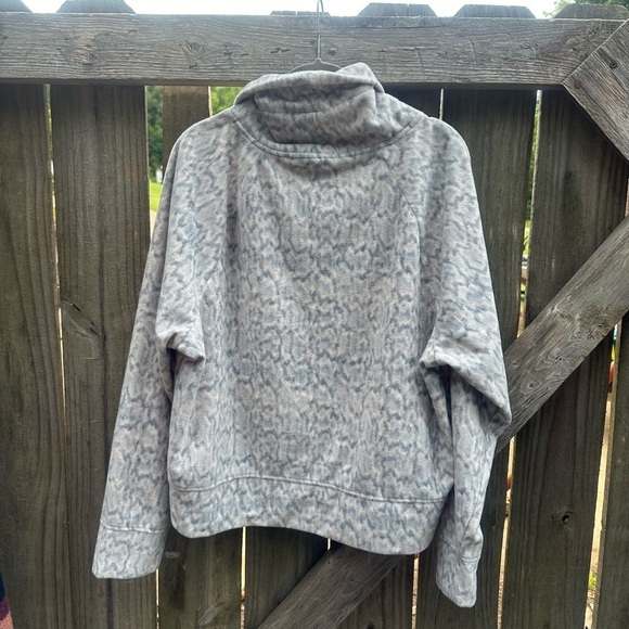 Old Navy Active Cropped Microfleece Aminal Print Funnel Neck Pullover Sweatshirt - Picture 7 of 10